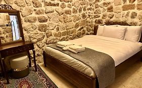 Arev Hotel